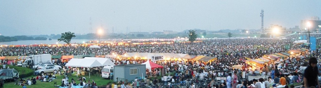 ２００３年当時の枚方花火様子。